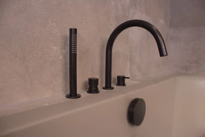 Waterevolution Flow Robinet de baignoire à 4 trous pour montage sur rebord de baignoire Noir T138PR