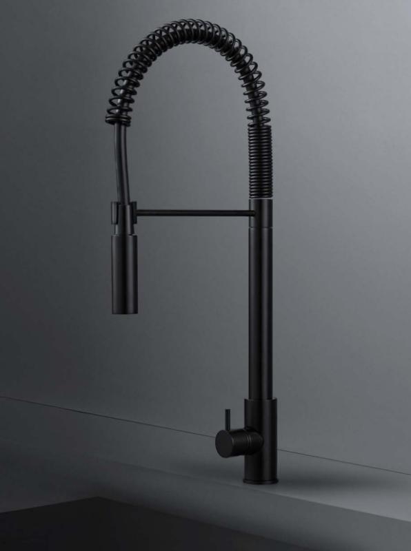 Waterevolution Flow semiprofessioneller Küchenmischer matt schwarz mit Säule und Feder T157PR