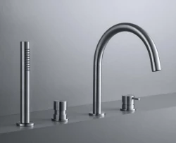 Waterevolution Flow Mitigeur de bain 4 trous pour montage sur le rebord de la baignoire entièrement en inox T138IE