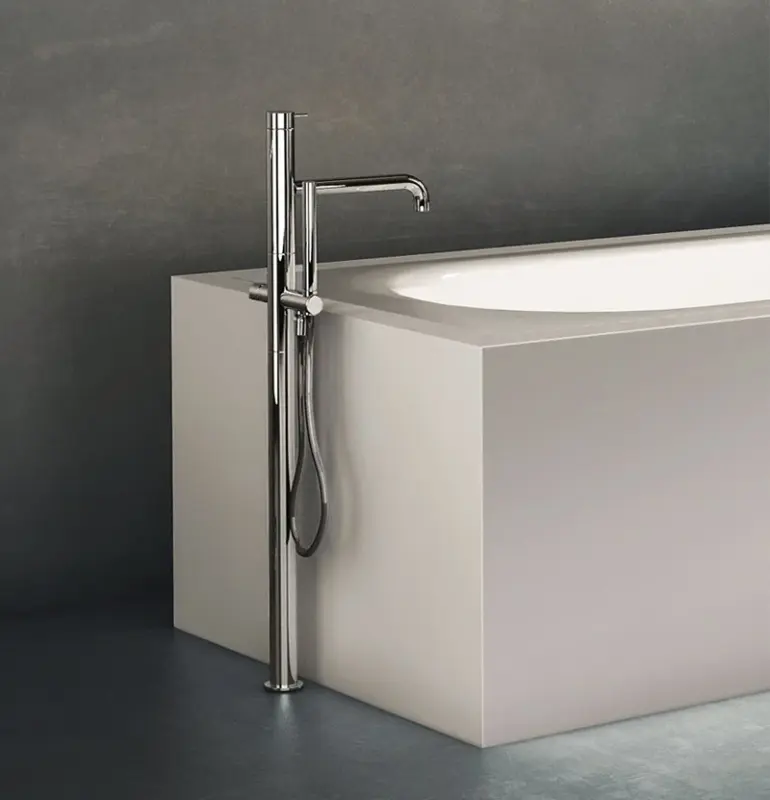 Waterevolution Flow freistehende Wannenbatterie mit Handbrause, Messing gebürstet T133BB
