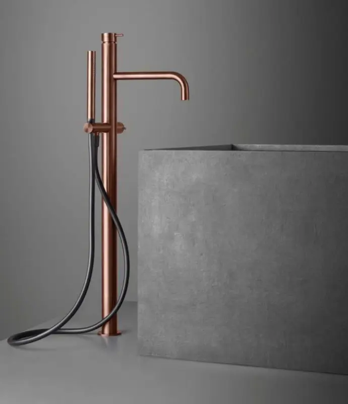 Waterevolution Flow freistehende Badewannenarmatur mit Handbrause Gebürstetes Kupfer T133CPE