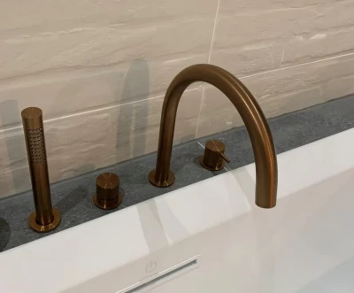 Waterevolution Flow Mitigeur de baignoire 4 trous pour montage sur le bord de la baignoire Cuivre brossé PVD T138CPE