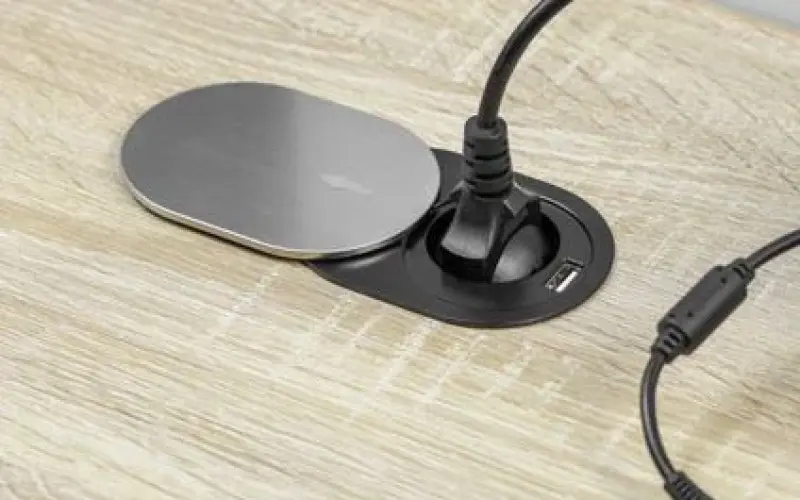 Indux Slide Küchen-Einbausteckdose Stift-Erdung Typ E in Arbeitsplatte mit USB und Steckdose Farbe Edelstahl 1208957392