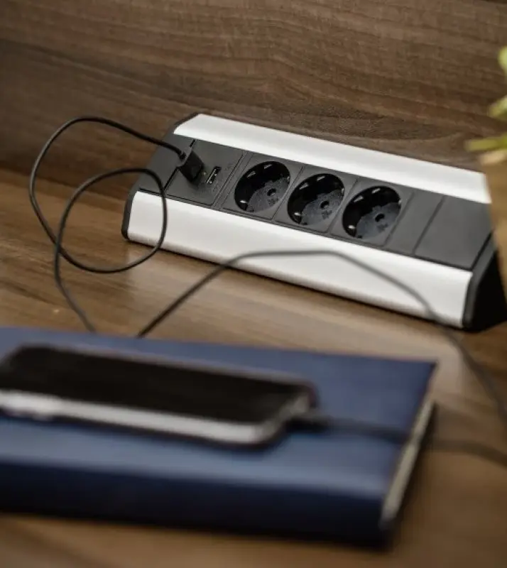 Indux Eck-Küchensteckdose mit 3 Schuko-Steckdosen und 2 USB-Ladegeräten 1208957431