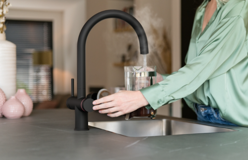 Franke Maris water hub chaudière 4L 3-en-1 avec robinet d'eau bouillante électronique tactile noir mat 160.0702.518