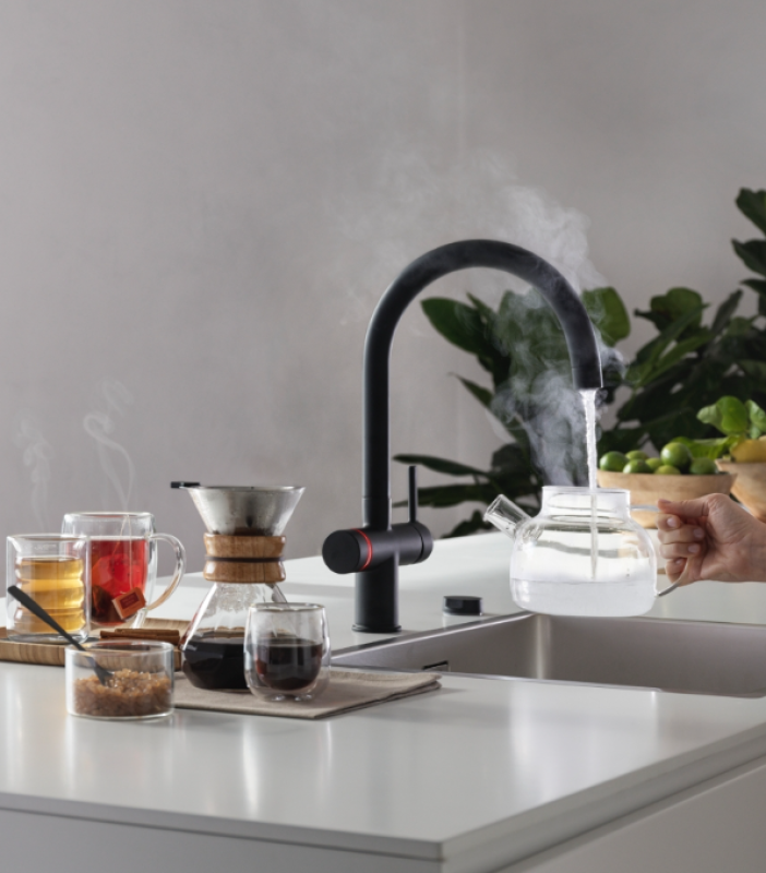 Franke Maris water hub chaudière 4L 3-en-1 avec robinet d'eau bouillante électronique tactile noir mat 160.0702.518