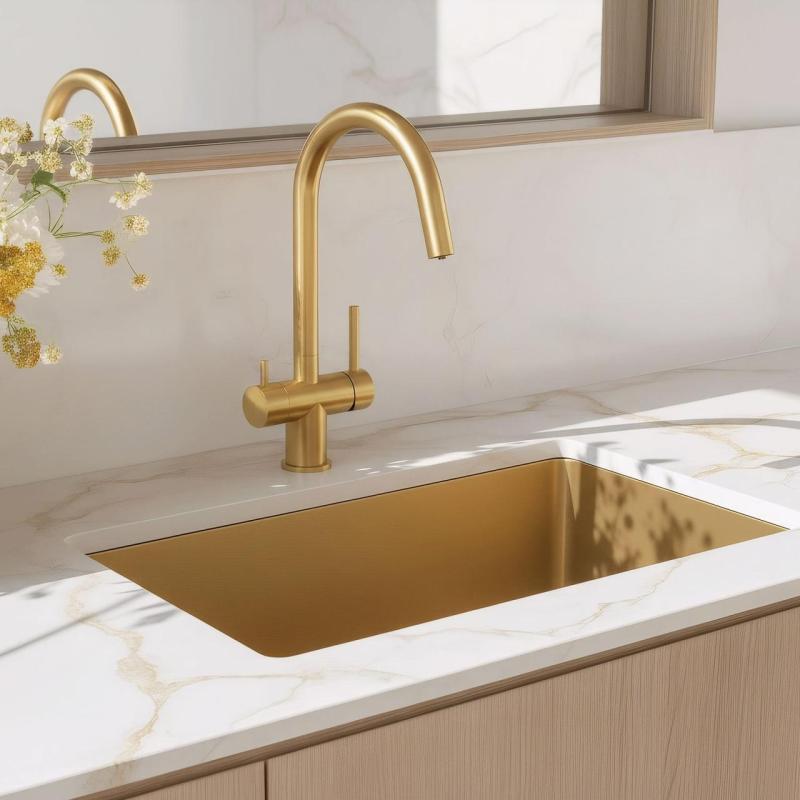 Quadri Leichester Küchenarmatur PVD Gold 3-Wege mit einem zusätzlichen Anschluss für gefiltertes Wasser 1208967669.
